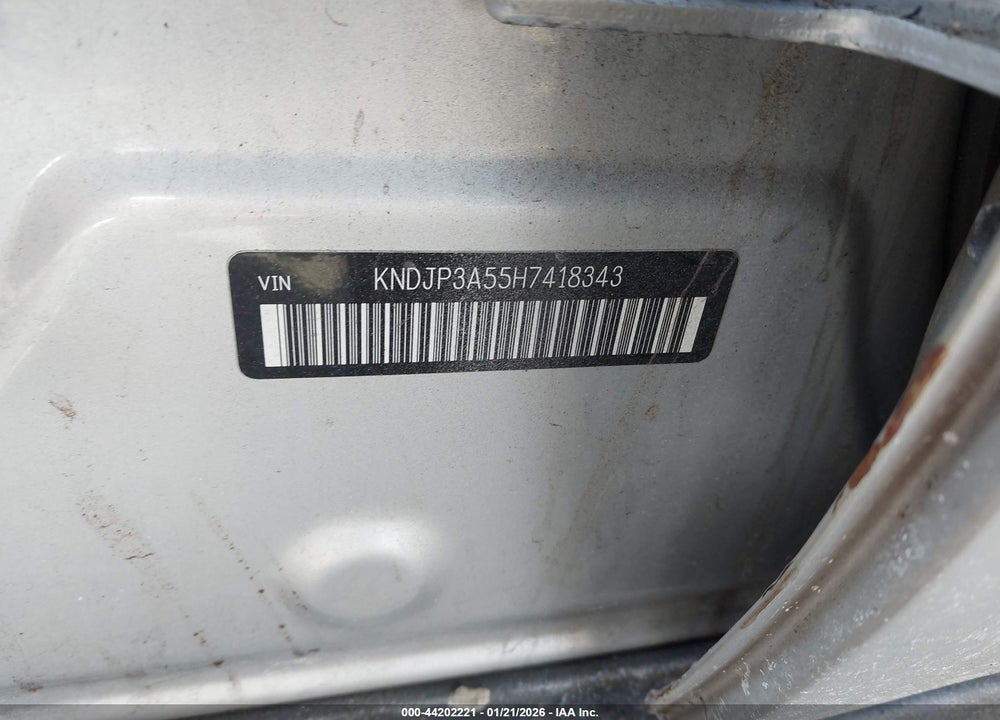 2017 KIA SOUL + VIN: KNDJP3A55H7418343