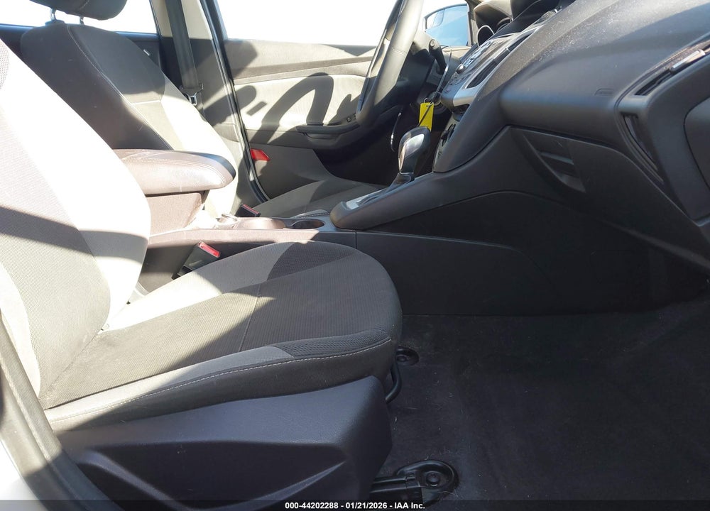 2014 FORD FOCUS SE VIN: 1FADP3K23EL163556