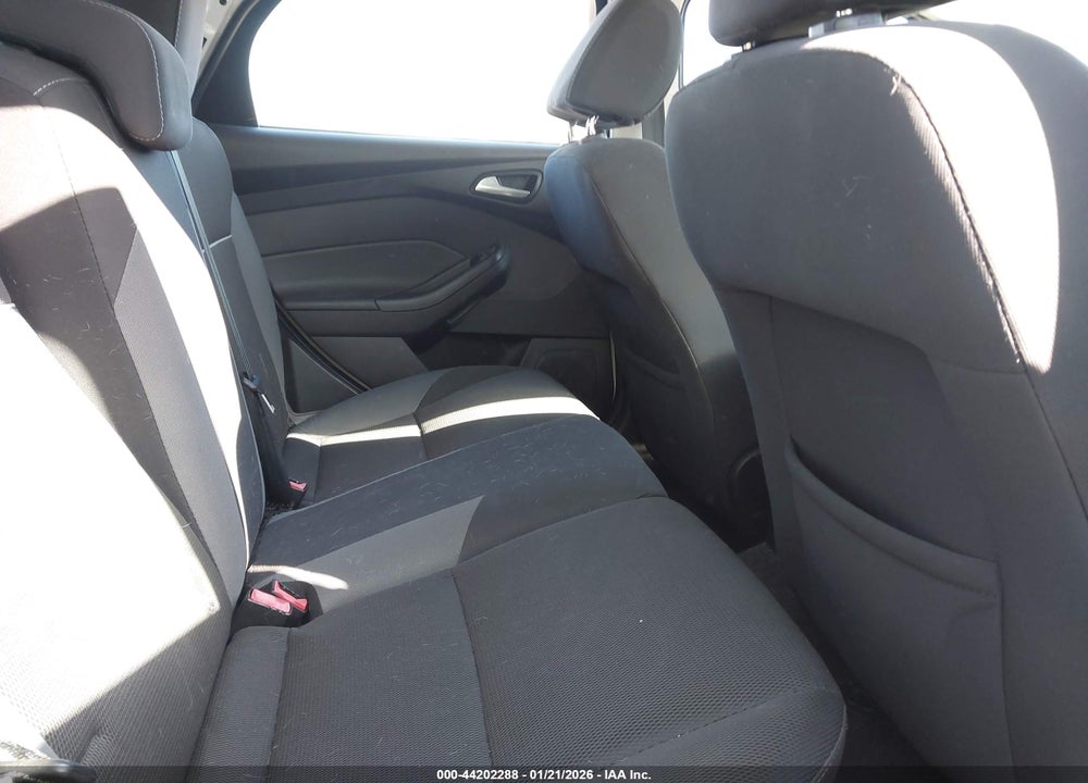 2014 FORD FOCUS SE VIN: 1FADP3K23EL163556