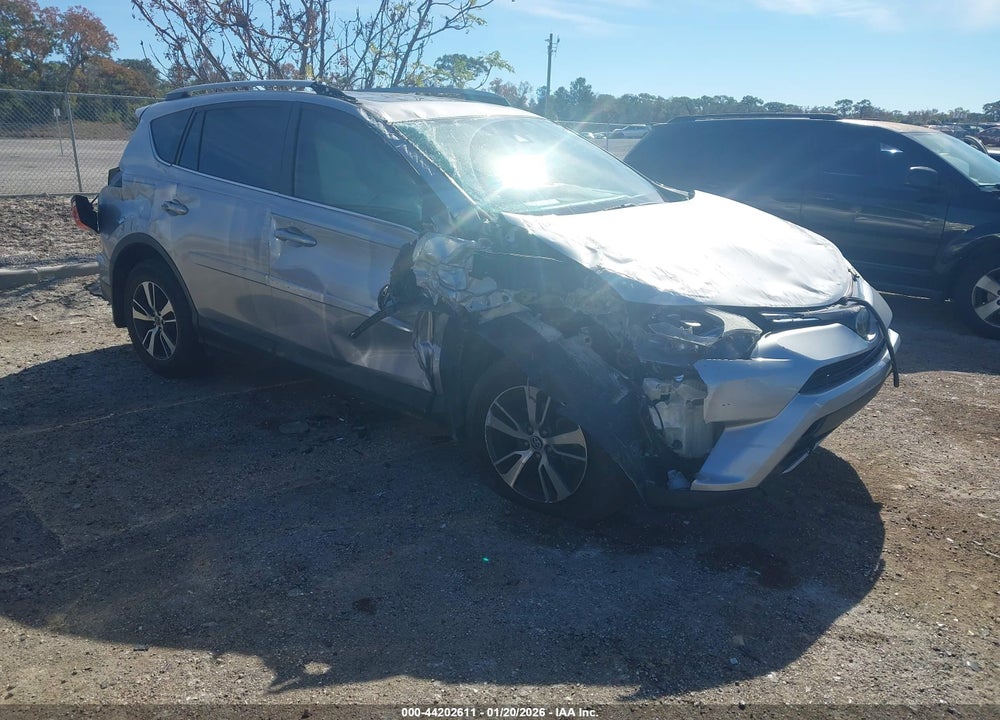 2018 TOYOTA RAV4 XLE VIN: 2T3WFREV4JW499111