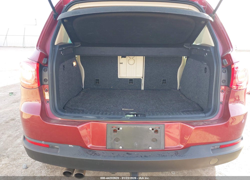 2011 VOLKSWAGEN TIGUAN SEL VIN: WVGAV7AX8BW001693