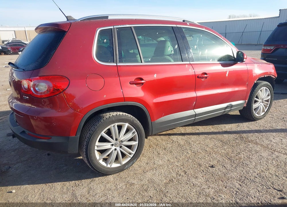 2011 VOLKSWAGEN TIGUAN SEL VIN: WVGAV7AX8BW001693