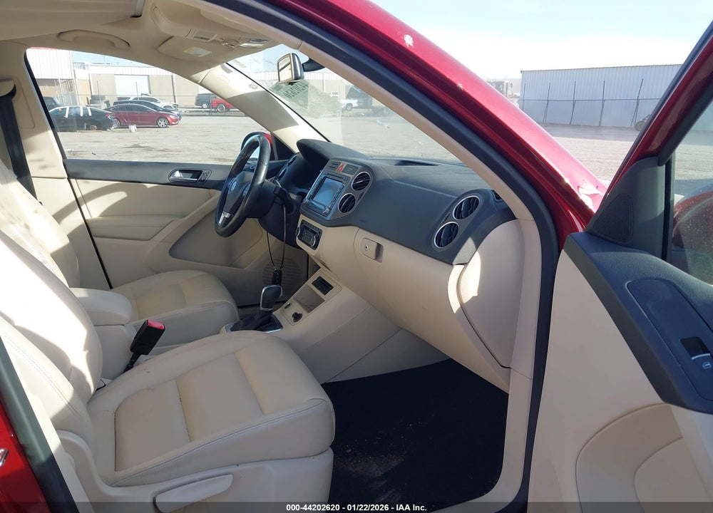 2011 VOLKSWAGEN TIGUAN SEL VIN: WVGAV7AX8BW001693