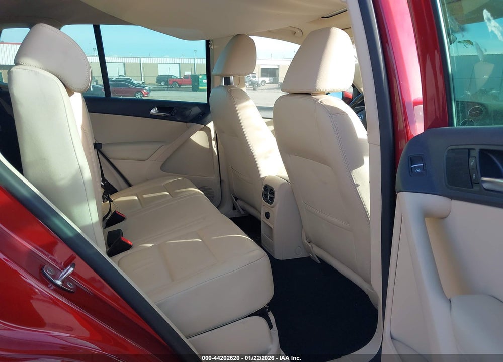 2011 VOLKSWAGEN TIGUAN SEL VIN: WVGAV7AX8BW001693