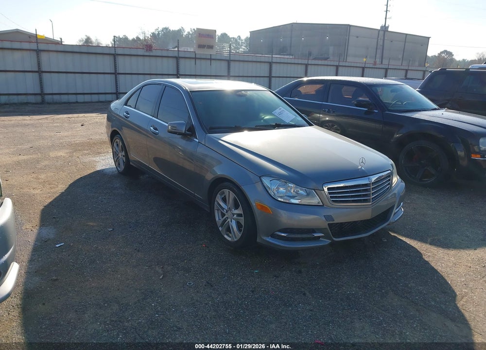 2014 MERCEDES-BENZ C 250 LUXURY/SPORT VIN: WDDGF4HB1ER307471