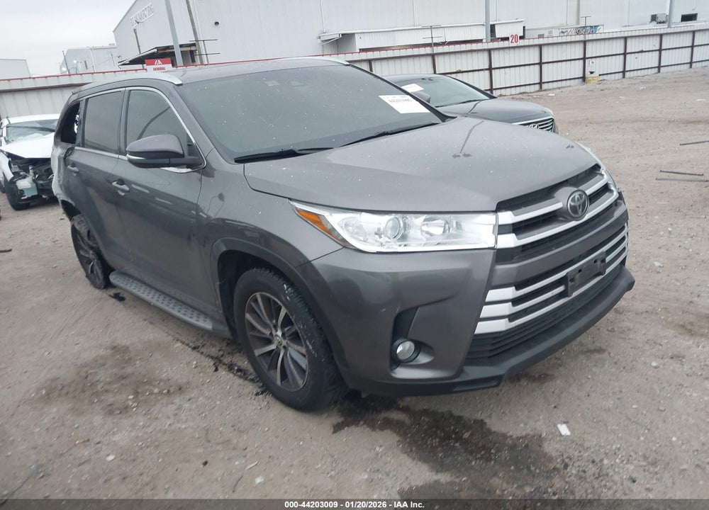 2017 TOYOTA HIGHLANDER XLE VIN: 5TDJZRFHXHS422071