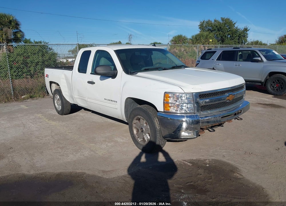 2013 CHEVROLET SILVERADO 1500 LT VIN: 1GCRKSE72DZ359127