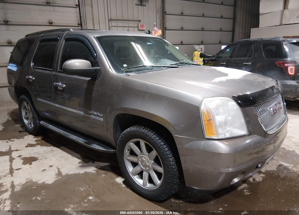 2012 GMC YUKON DENALI VIN: 1GKS2EEF7CR321132