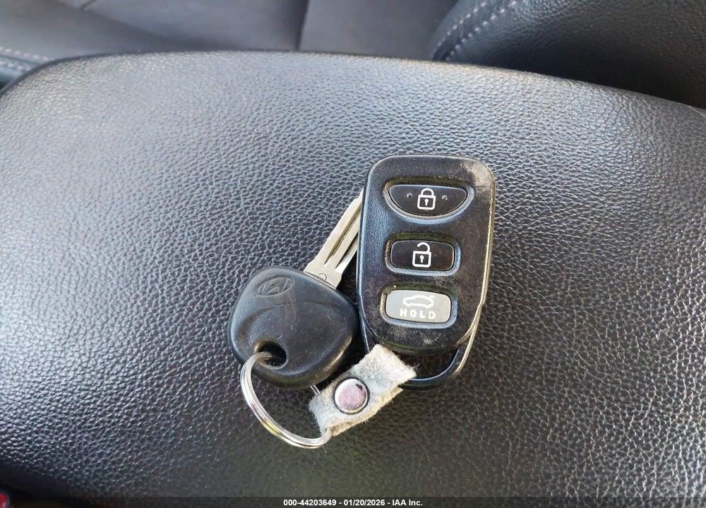 2011 HYUNDAI ELANTRA LIMITED VIN: 5NPDH4AE2BH050139