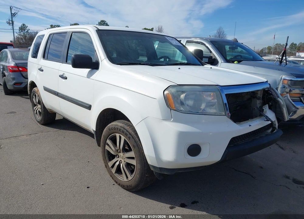 2011 HONDA PILOT LX VIN: 5FNYF3H25BB020130