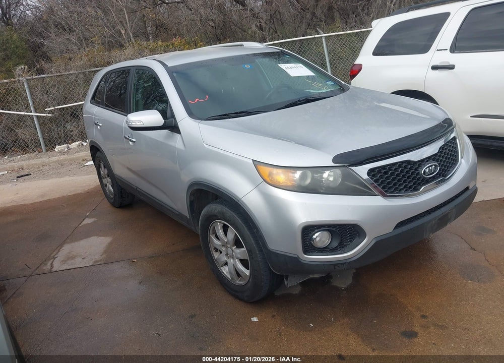 2011 KIA SORENTO LX VIN: 5XYKT3A13BG010334