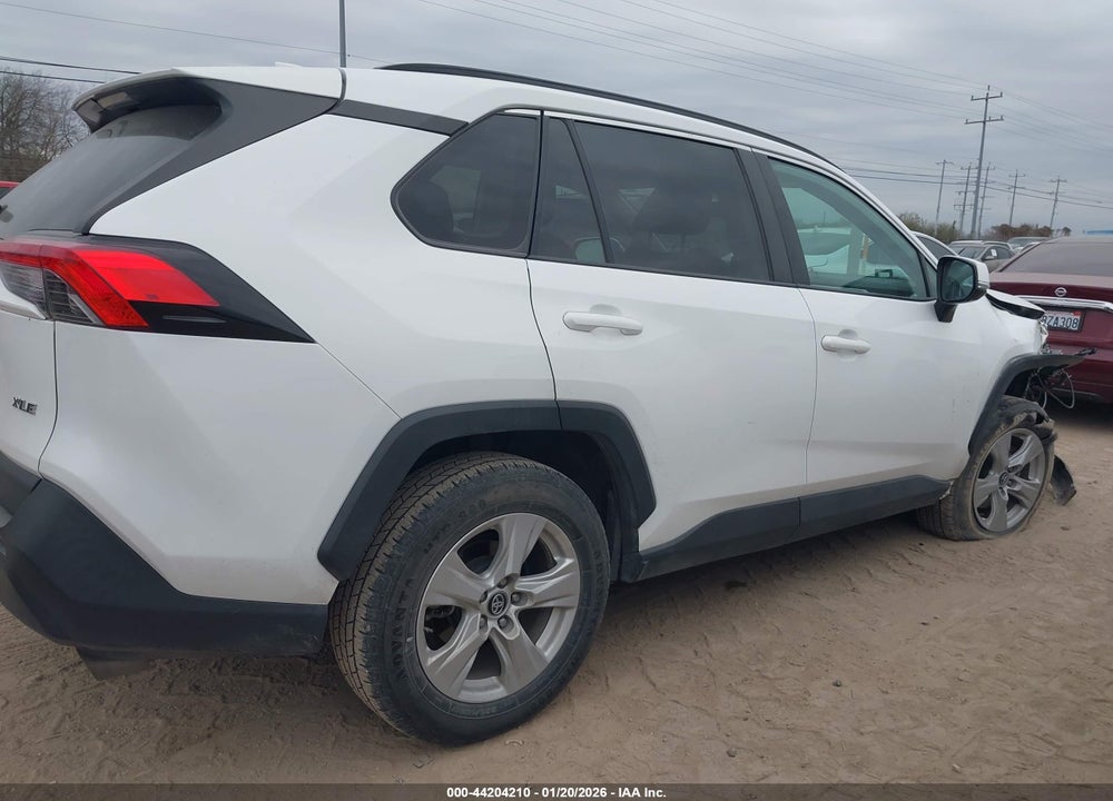 2021 TOYOTA RAV4 XLE VIN: 2T3W1RFV3MW120388