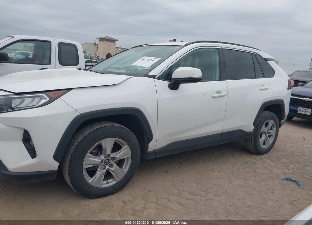 2021 TOYOTA RAV4 XLE VIN: 2T3W1RFV3MW120388