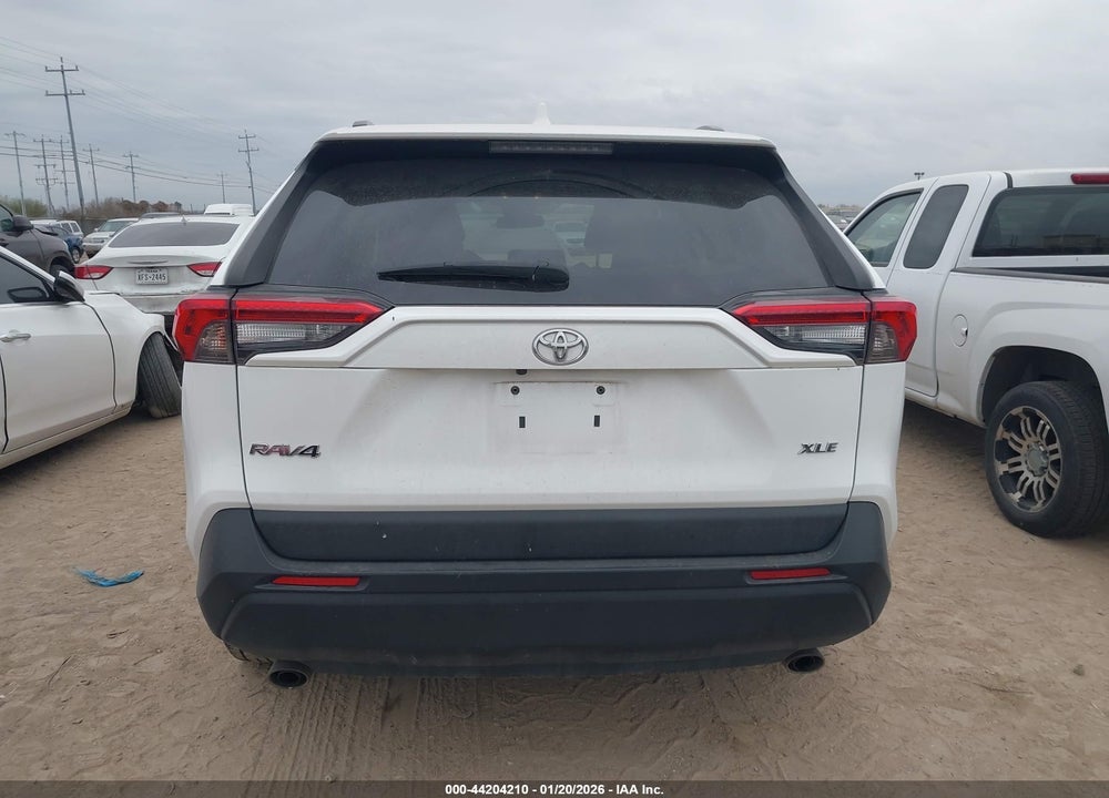2021 TOYOTA RAV4 XLE VIN: 2T3W1RFV3MW120388