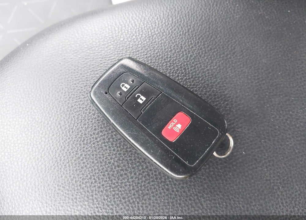 2021 TOYOTA RAV4 XLE VIN: 2T3W1RFV3MW120388