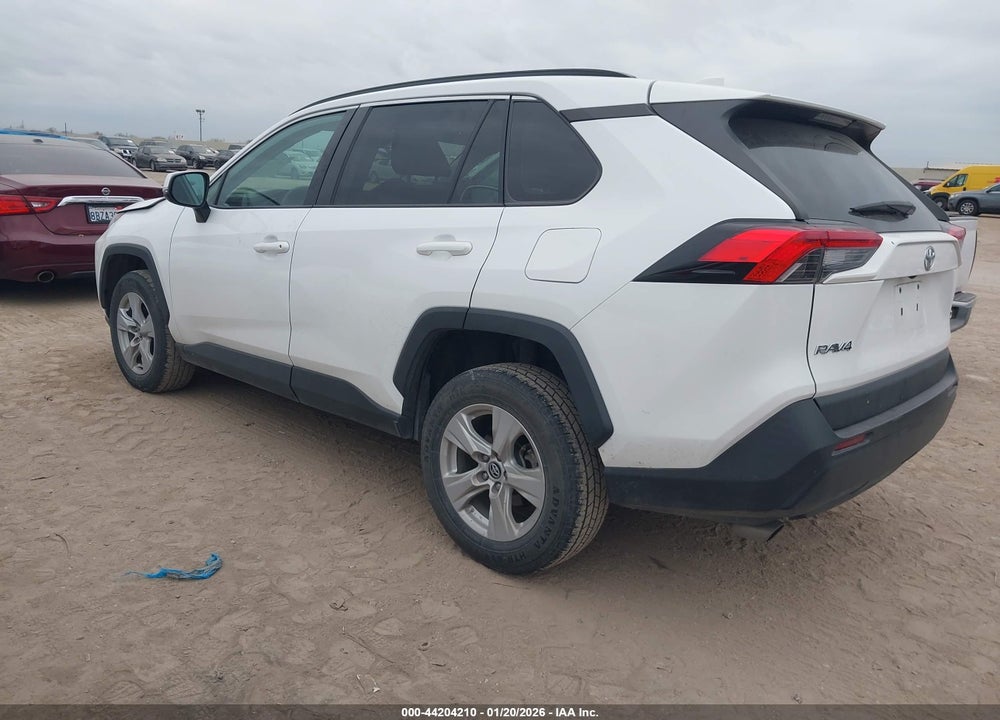 2021 TOYOTA RAV4 XLE VIN: 2T3W1RFV3MW120388