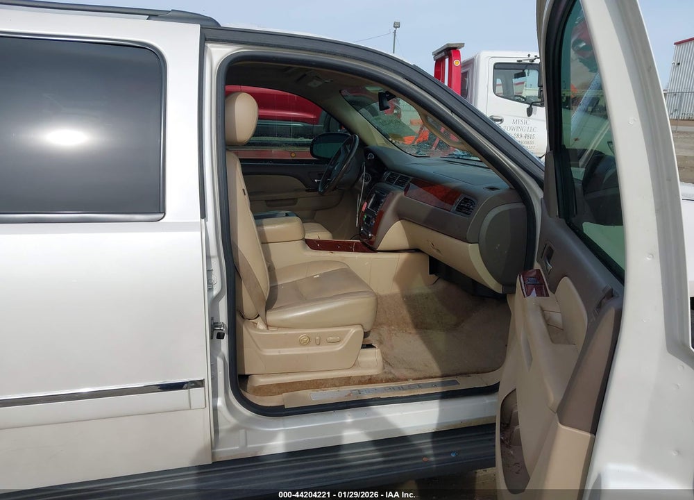 2011 CHEVROLET SUBURBAN 1500 LTZ VIN: 1GNSCKE0XBR396447