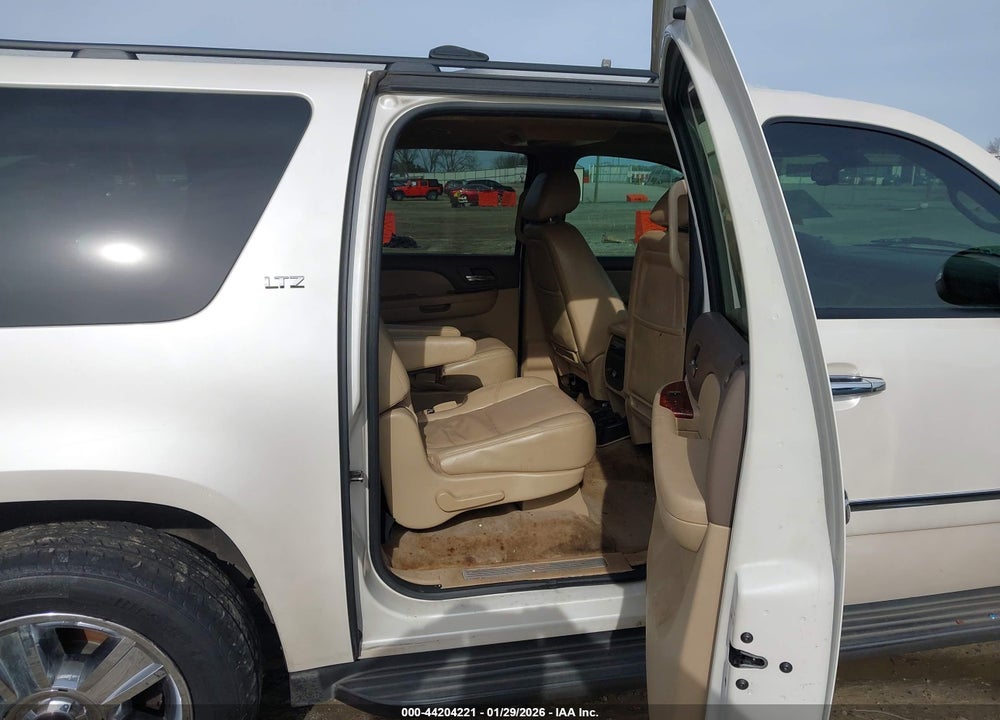 2011 CHEVROLET SUBURBAN 1500 LTZ VIN: 1GNSCKE0XBR396447