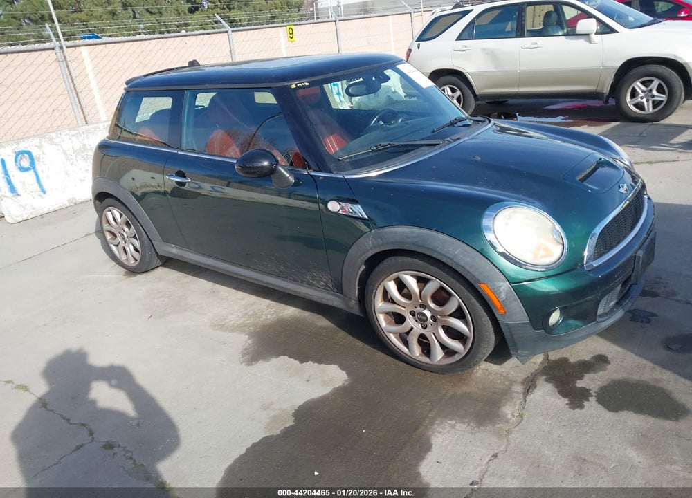 2009 MINI COOPER S VIN: WMWMF73559TW86156