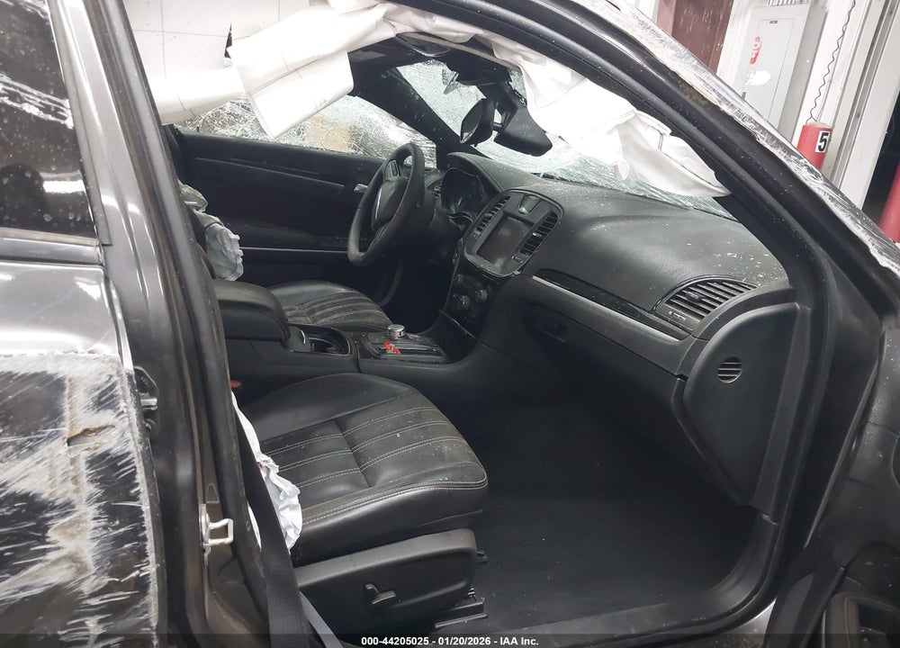 2023 CHRYSLER 300 VIN: 2C3CCABG7PH613828