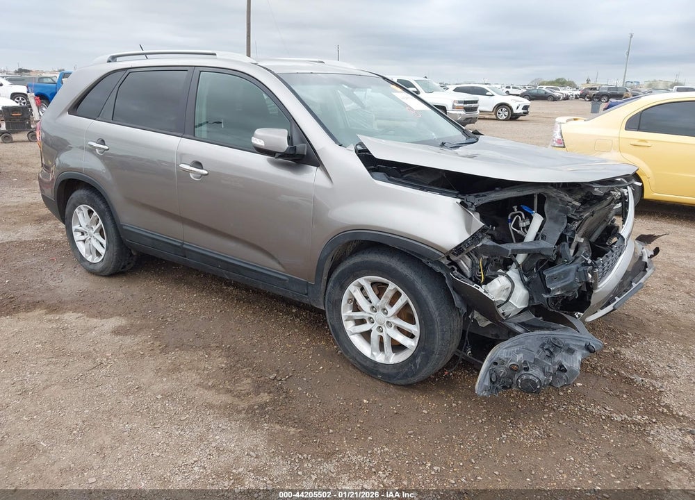 2015 KIA SORENTO LX VIN: 5XYKT4A65FG658118