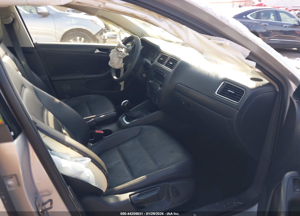 2014 VOLKSWAGEN JETTA 1.8T SE VIN: 3VWD17AJ4EM418447