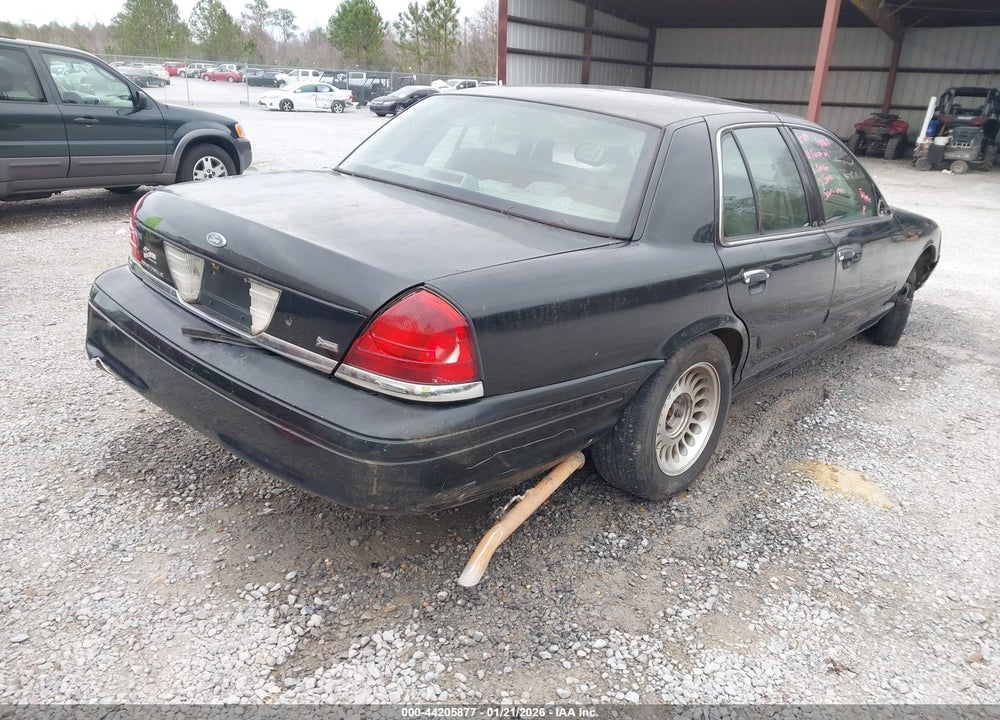2011 FORD CROWN VICTORIA LX VIN: 2FABP7EV5BX140167