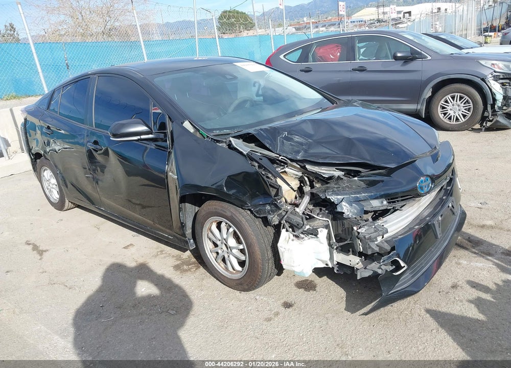 2018 TOYOTA PRIUS TWO VIN: JTDKBRFUXJ3057596