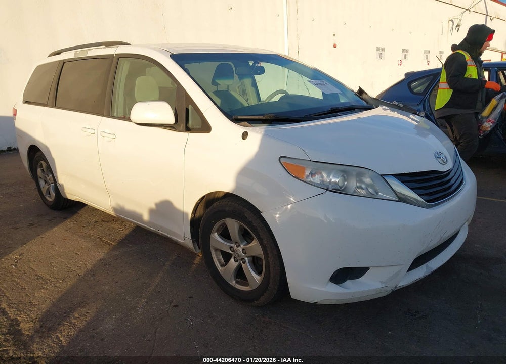 2013 TOYOTA SIENNA LE V6 8 PASSENGER VIN: 5TDKK3DC2DS336924