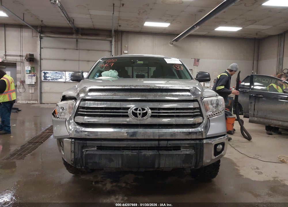 2017 TOYOTA TUNDRA SR5 4.6L V8 VIN: 5TFUM5F13HX070355