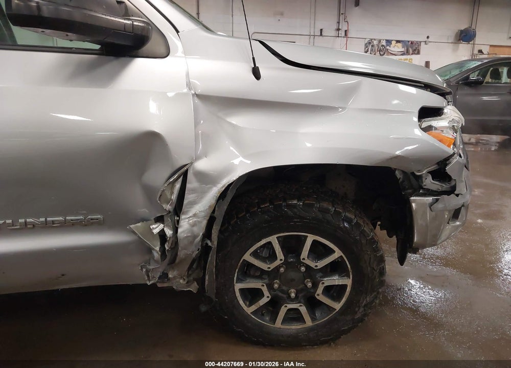 2017 TOYOTA TUNDRA SR5 4.6L V8 VIN: 5TFUM5F13HX070355