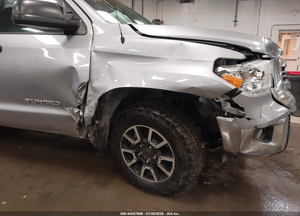2017 TOYOTA TUNDRA SR5 4.6L V8 VIN: 5TFUM5F13HX070355