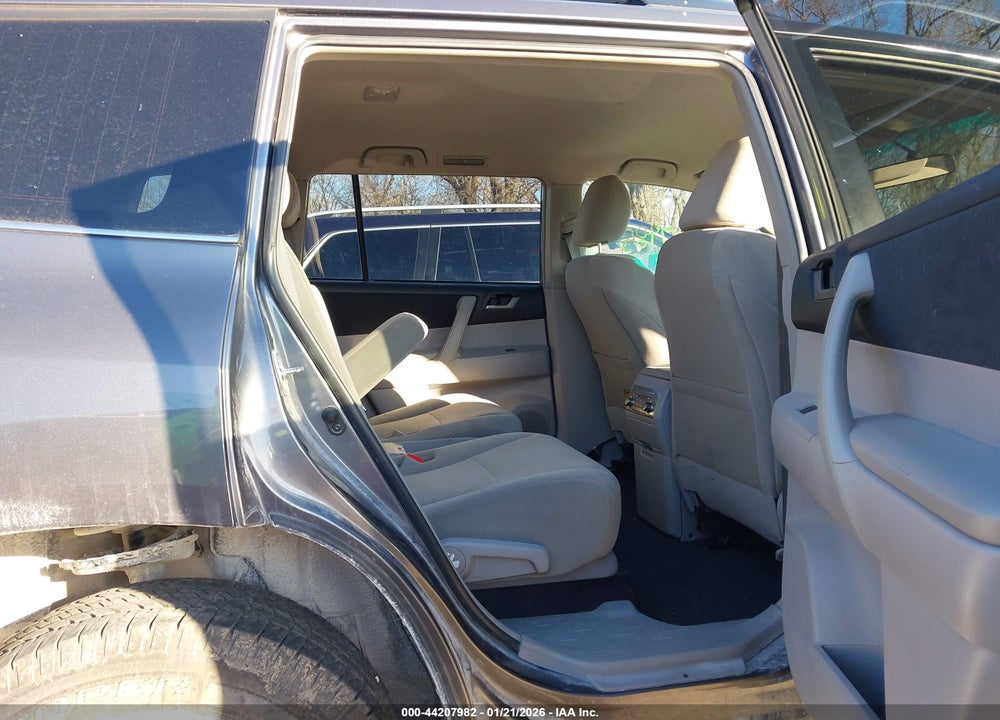 2011 TOYOTA HIGHLANDER BASE V6 VIN: 5TDZK3EHXBS037980