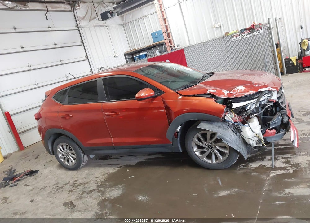 2016 HYUNDAI TUCSON SE VIN: KM8J23A42GU044811