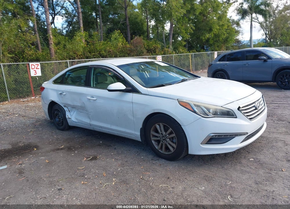 2015 HYUNDAI SONATA SE VIN: 5NPE24AFXFH210658