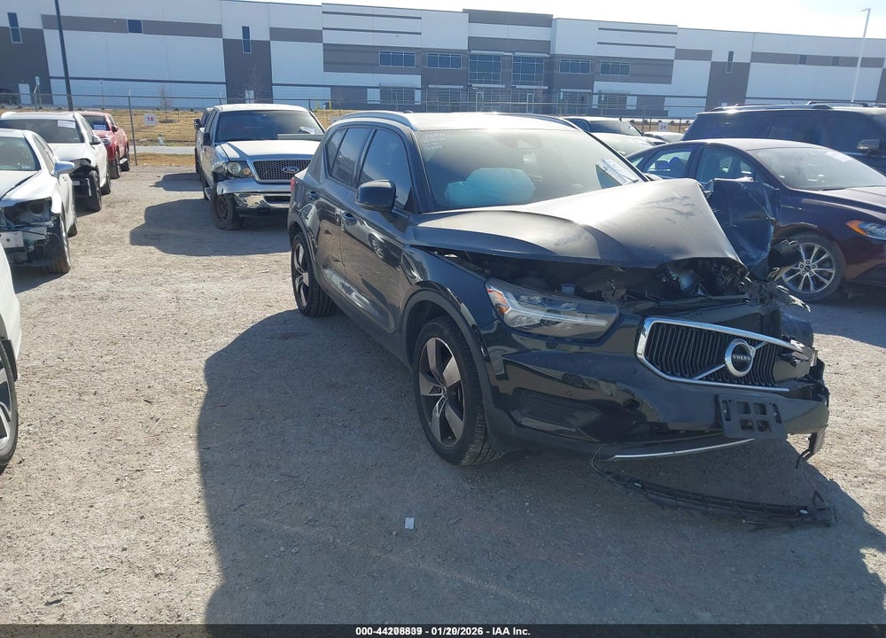 2020 VOLVO XC40 MOMENTUM VIN: YV4162UK9L2310258