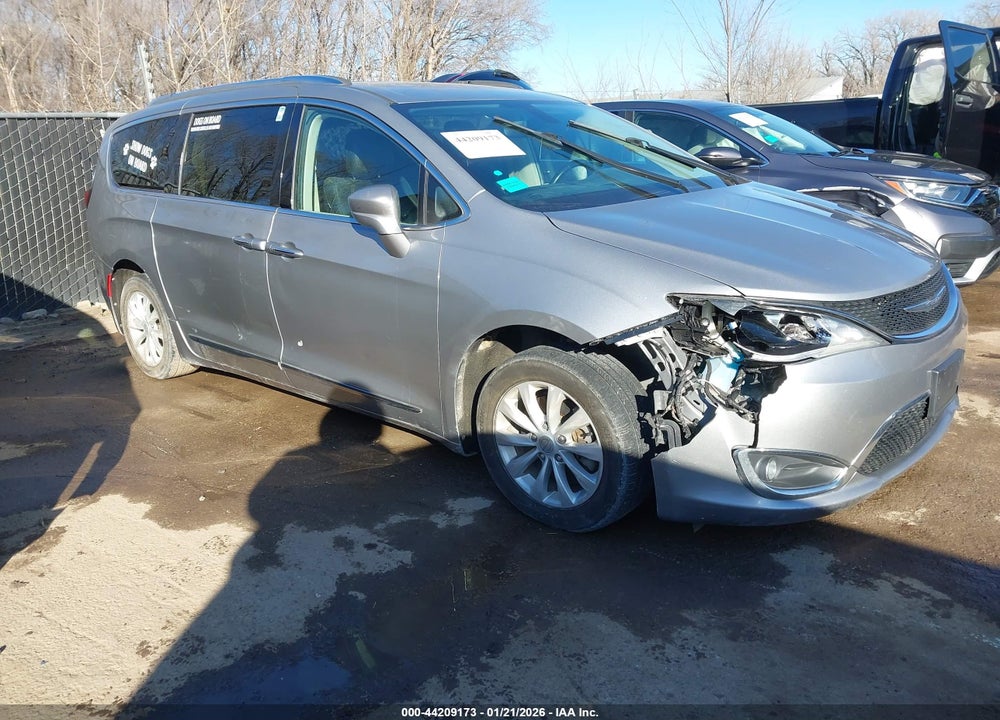 2018 CHRYSLER PACIFICA TOURING L VIN: 2C4RC1BG0JR119379