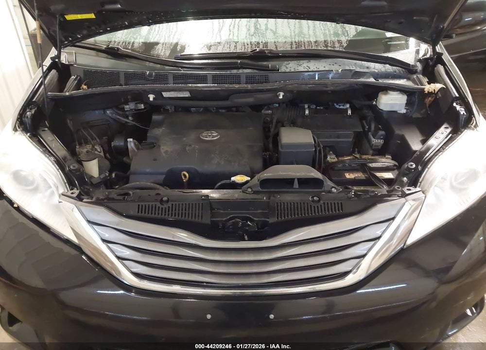 2014 TOYOTA SIENNA XLE V6 8 PASSENGER VIN: 5TDYK3DC7ES467391
