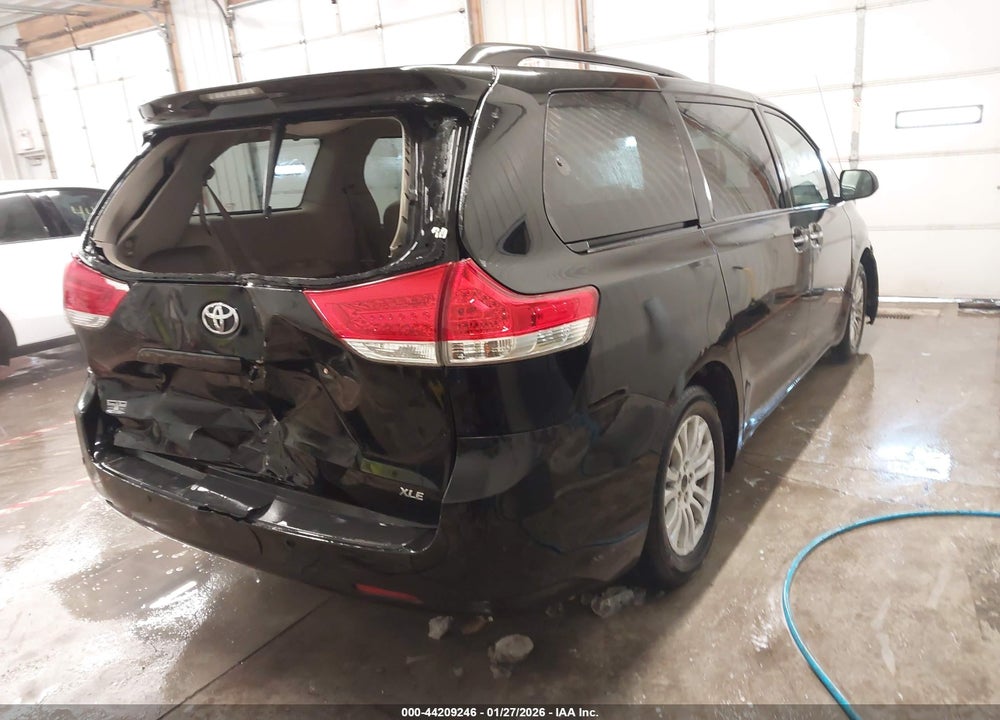 2014 TOYOTA SIENNA XLE V6 8 PASSENGER VIN: 5TDYK3DC7ES467391
