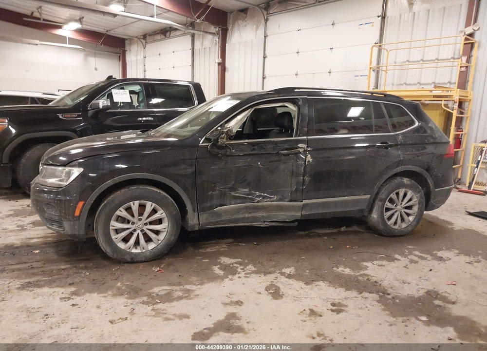 2018 VOLKSWAGEN TIGUAN 2.0T SE/2.0T SEL VIN: 3VV2B7AX7JM072238