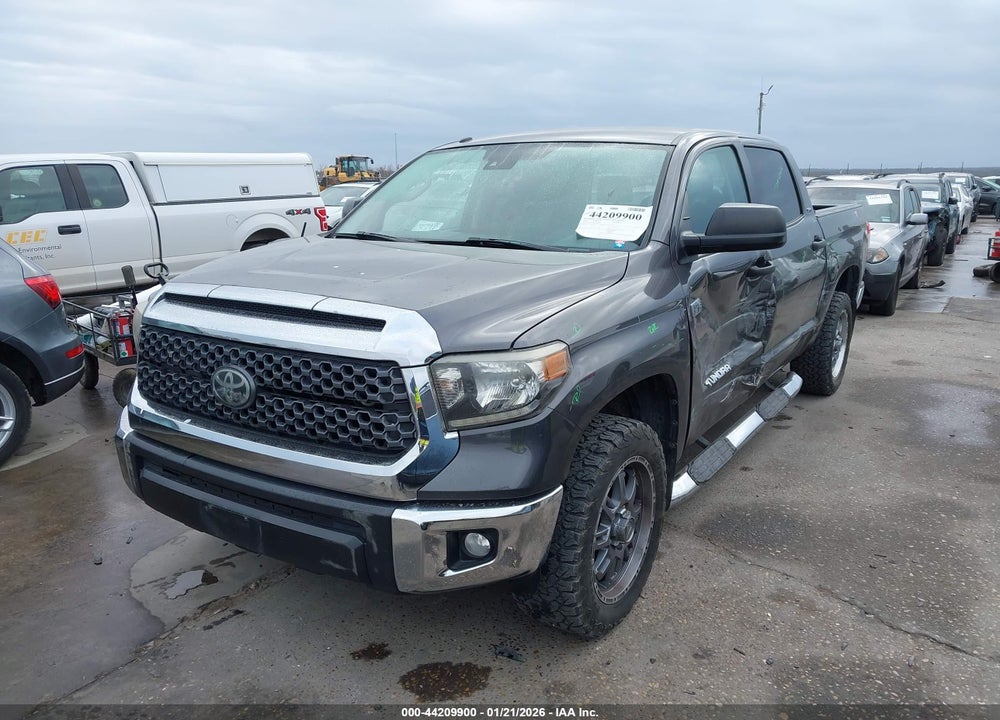 2018 TOYOTA TUNDRA SR5 5.7L V8 VIN: 5TFDW5F18JX686908