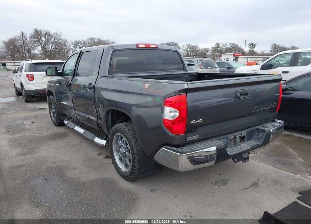 2018 TOYOTA TUNDRA SR5 5.7L V8 VIN: 5TFDW5F18JX686908