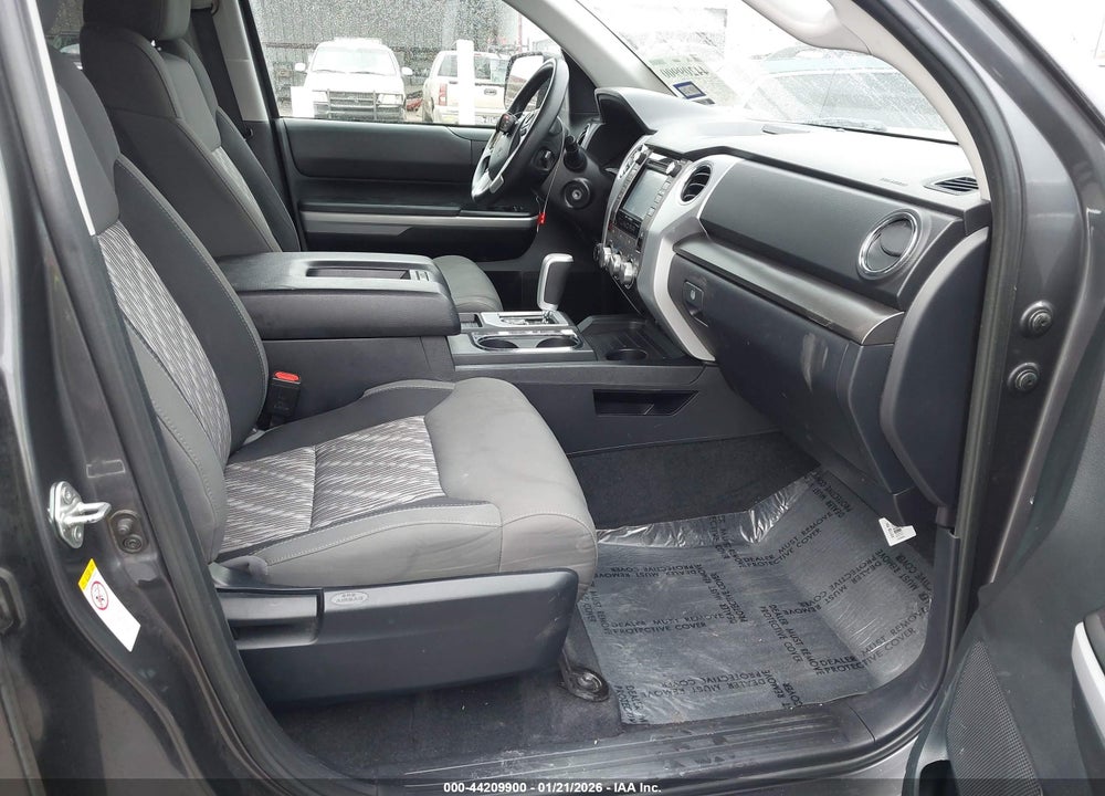 2018 TOYOTA TUNDRA SR5 5.7L V8 VIN: 5TFDW5F18JX686908