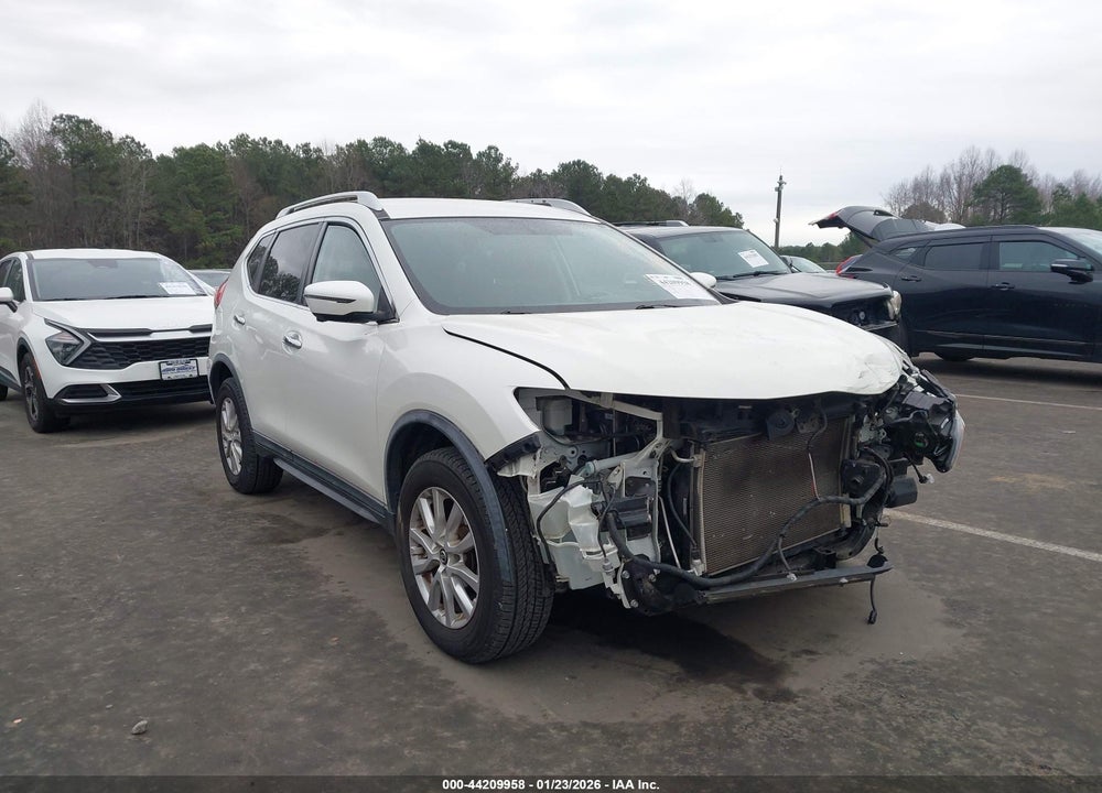 2018 NISSAN ROGUE SV VIN: KNMAT2MV9JP580676