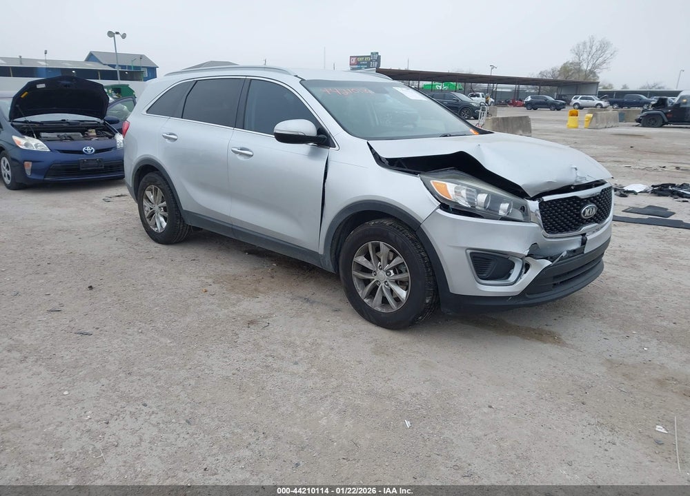 2016 KIA SORENTO 3.3L LX VIN: 5XYPG4A54GG017125