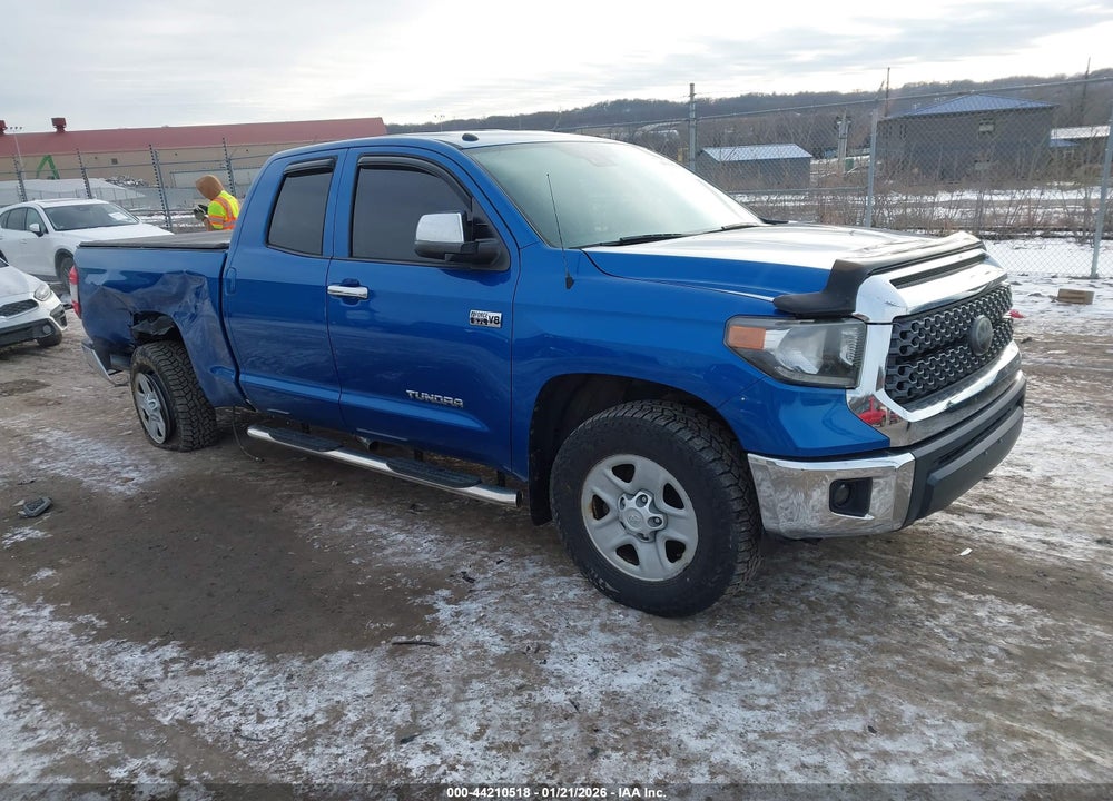 2018 TOYOTA TUNDRA SR5 5.7L V8 VIN: 5TFUY5F17JX678955