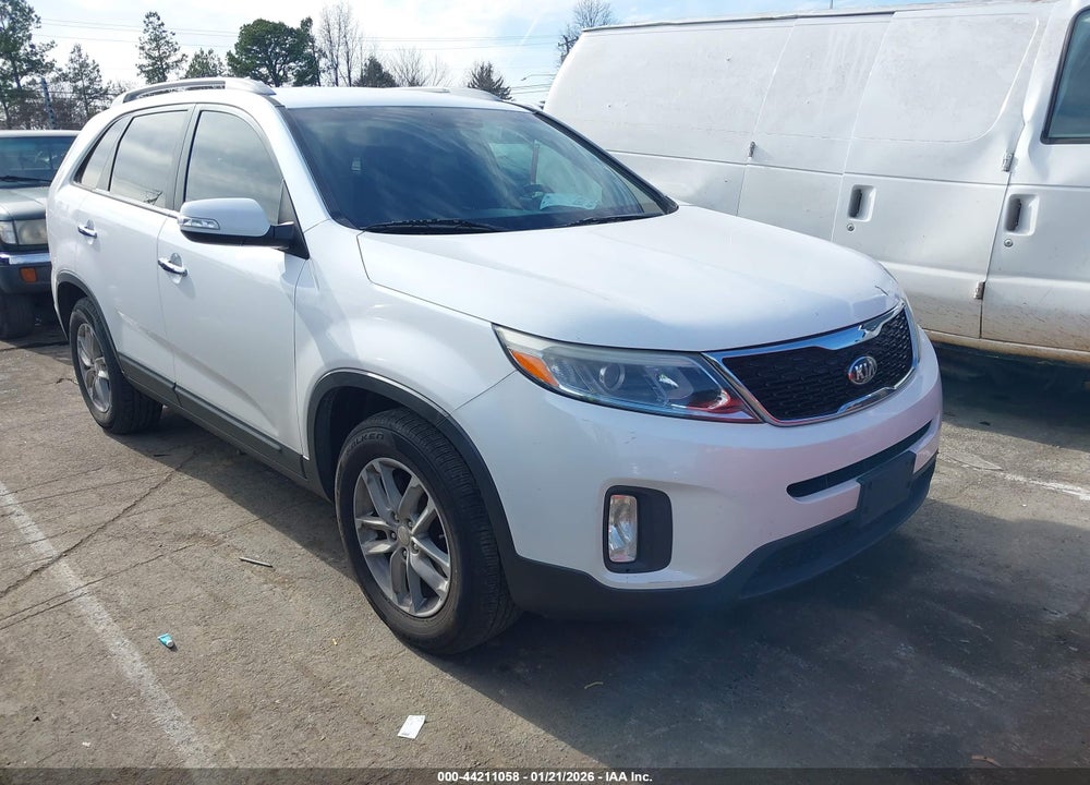 2015 KIA SORENTO LX V6 VIN: 5XYKT4A74FG638581