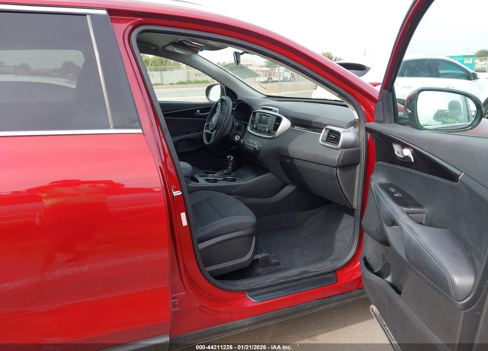 2016 KIA SORENTO 2.4L LX VIN: 5XYPG4A30GG127362