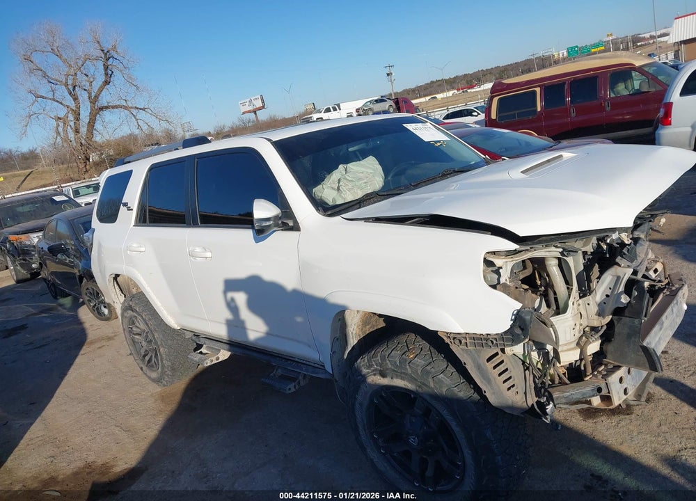 2018 TOYOTA 4RUNNER TRD OFF ROAD PREMIUM VIN: JTEBU5JR5J5579574