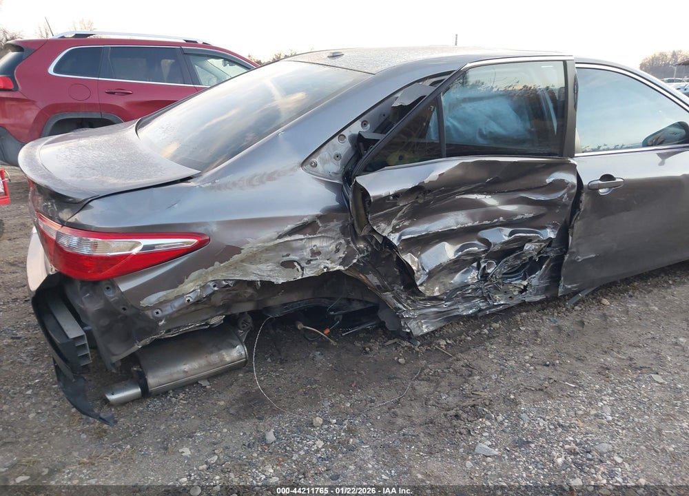 2015 TOYOTA CAMRY SE VIN: 4T1BF1FK6FU111980